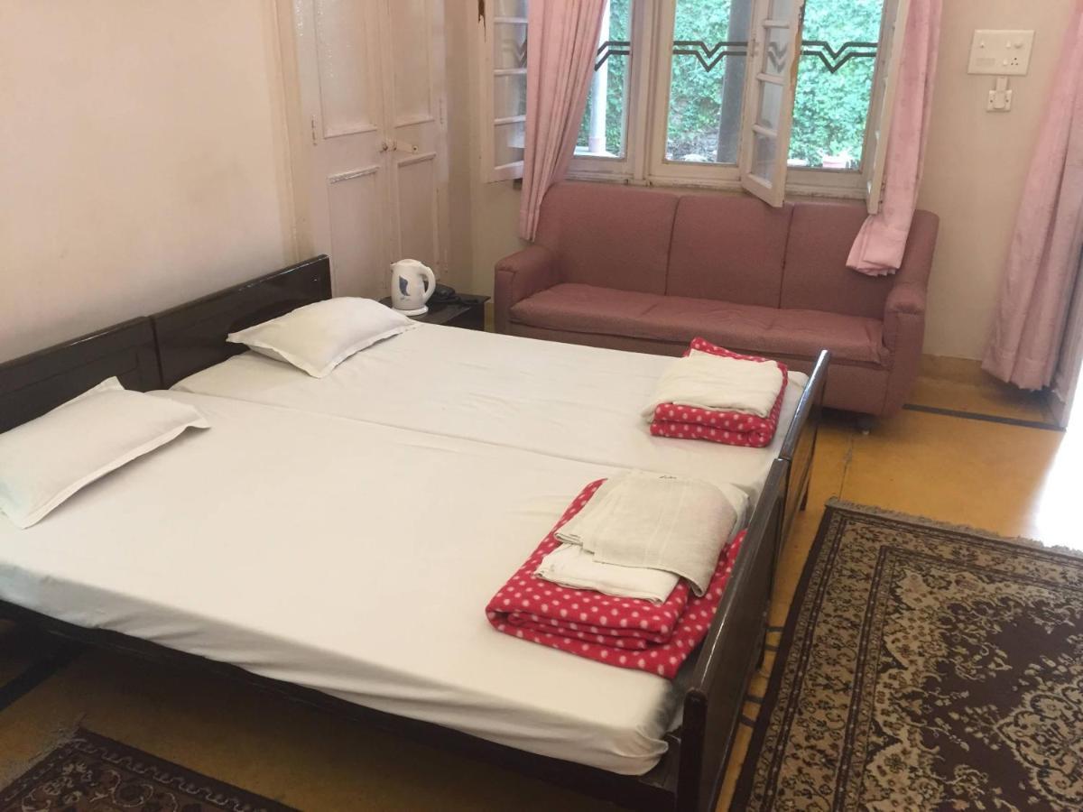 Hotel White House Dehradun Dış mekan fotoğraf