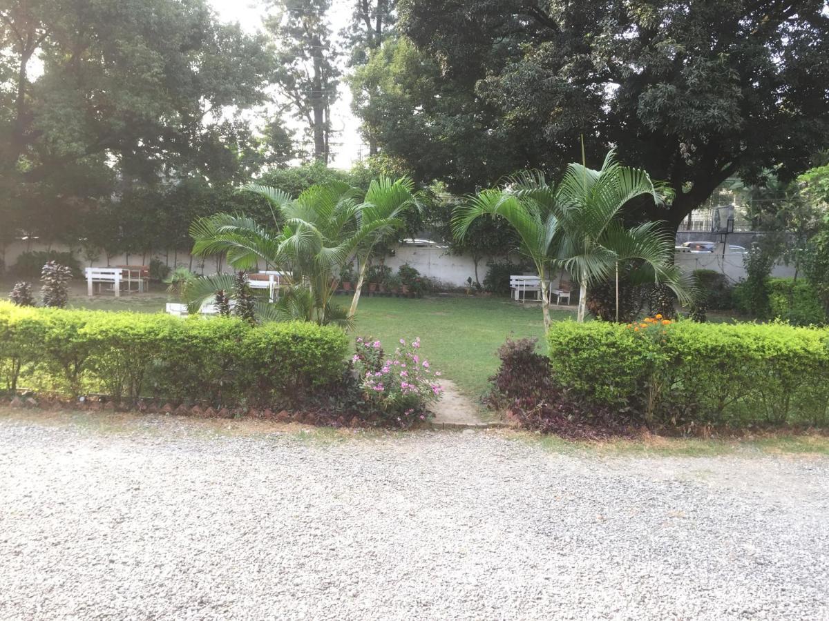 Hotel White House Dehradun Dış mekan fotoğraf