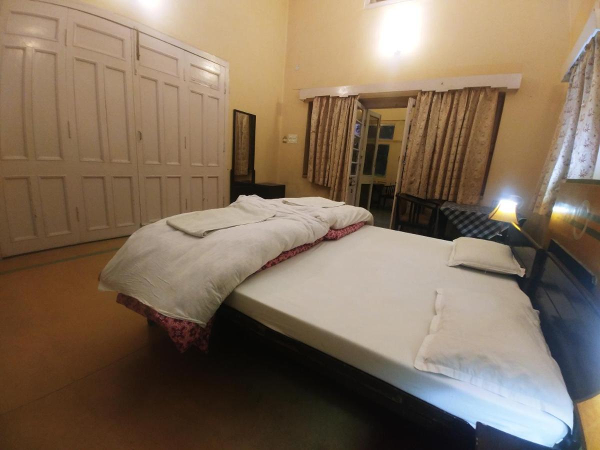 Hotel White House Dehradun Dış mekan fotoğraf