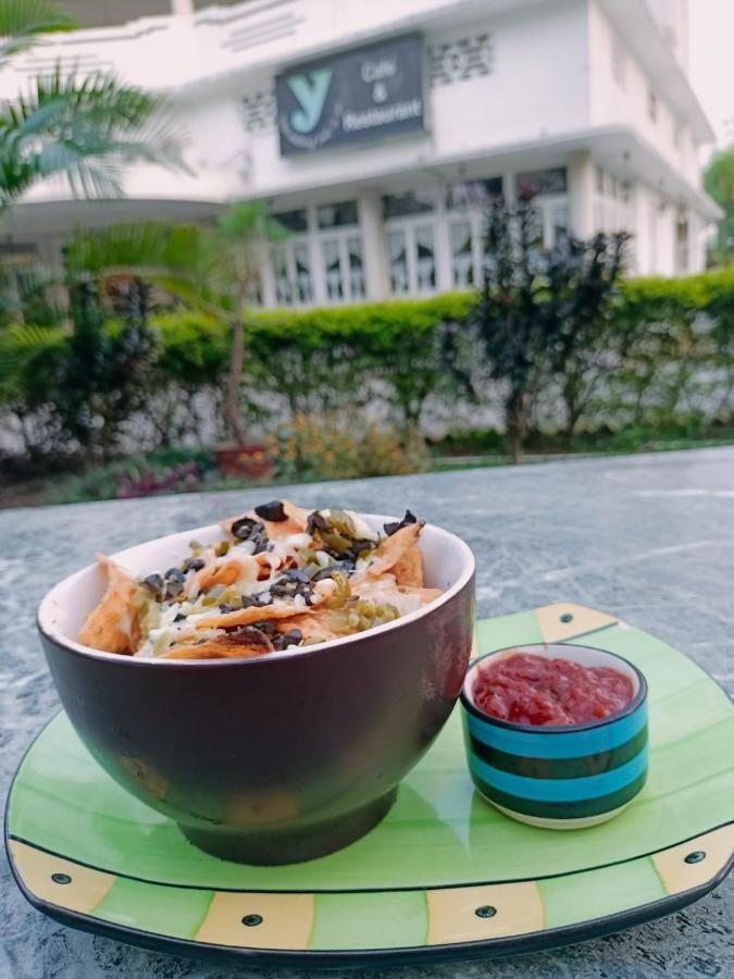 Hotel White House Dehradun Dış mekan fotoğraf