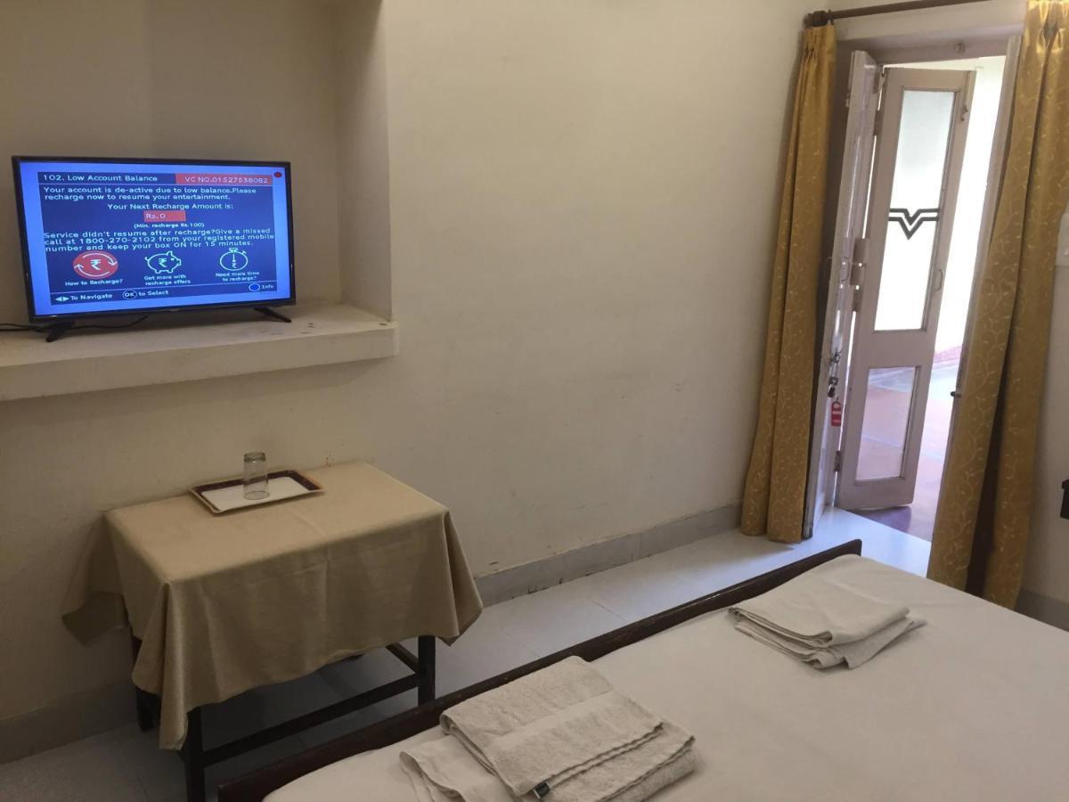 Hotel White House Dehradun Dış mekan fotoğraf