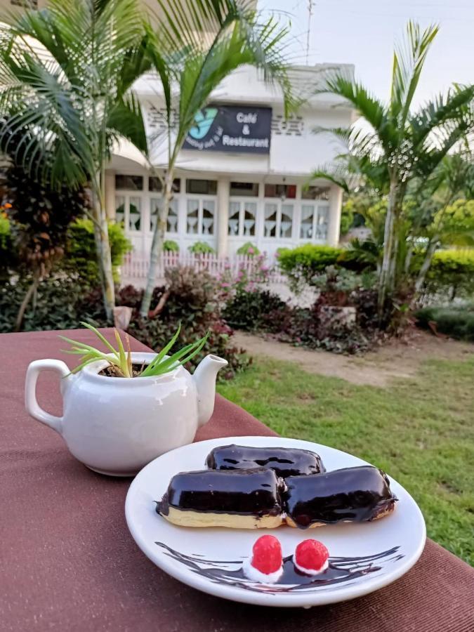 Hotel White House Dehradun Dış mekan fotoğraf