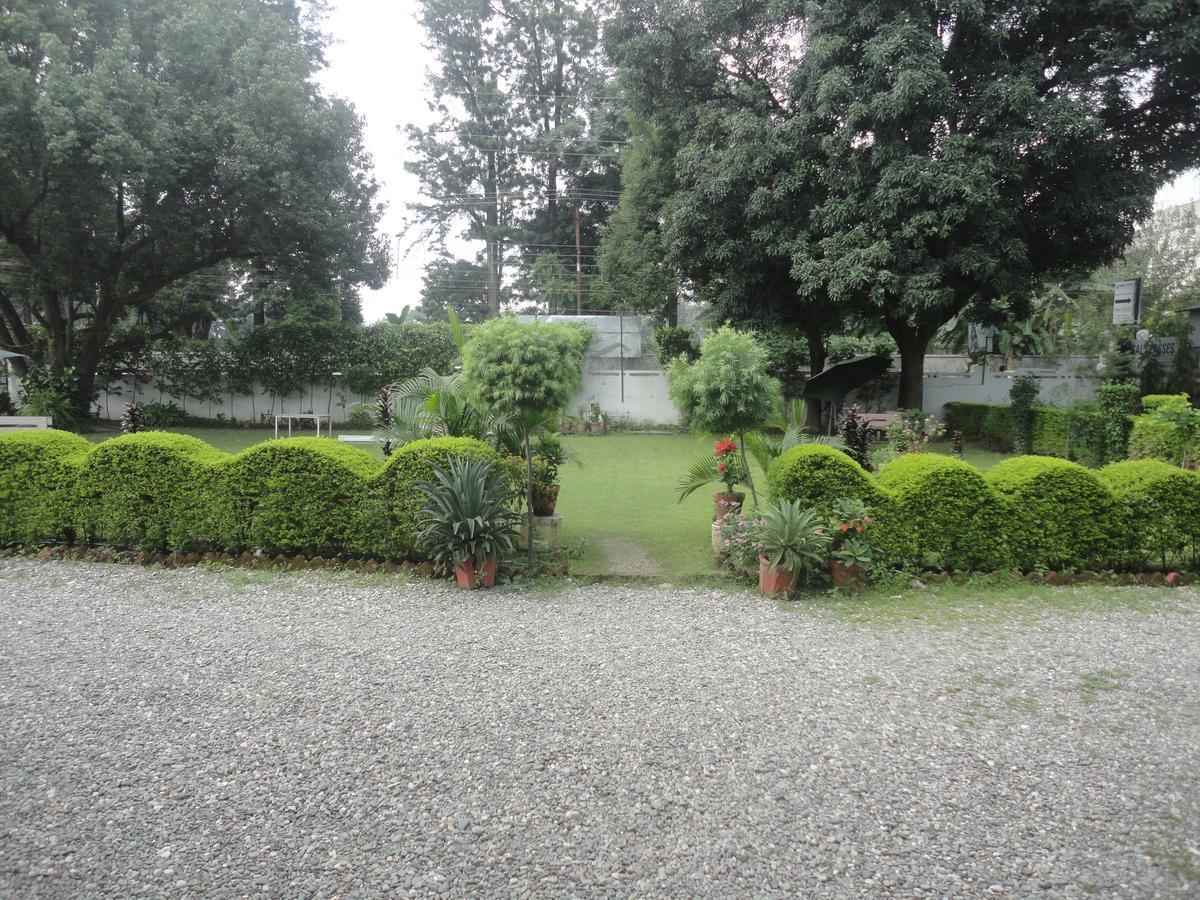 Hotel White House Dehradun Dış mekan fotoğraf
