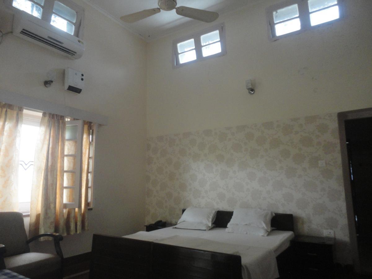 Hotel White House Dehradun Dış mekan fotoğraf
